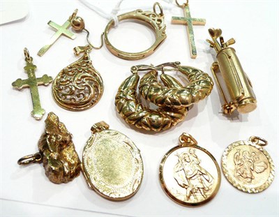 Lot 191 - A 9 carat gold golf club and bag brooch, crosses, charms, pendants, earrings etc