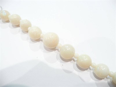 Lot 193 - An opal graduated bead necklace