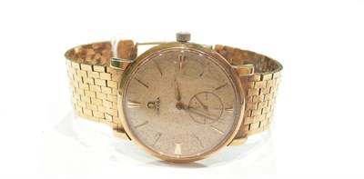 Lot 194 - A gent's 9 carat gold Omega wristwatch in box with original receipt