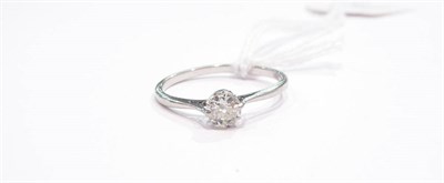 Lot 199 - A diamond solitaire ring