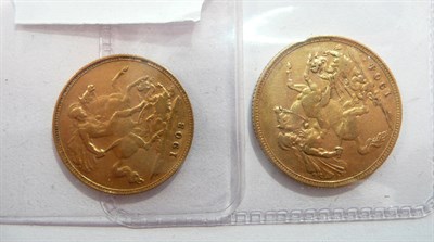 Lot 213 - A gold sovereign 1904 and a half sovereign 1904