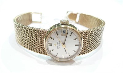 Lot 214 - A lady's 9 carat gold Omega wristwatch