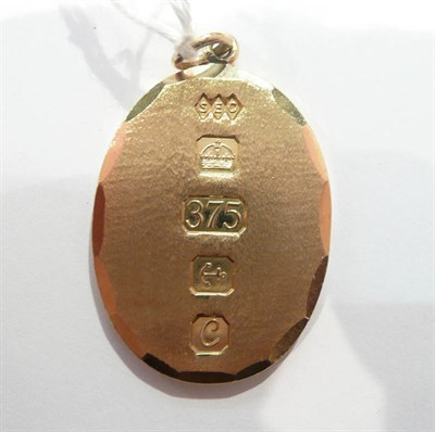 Lot 221 - A 9 carat gold oval ingot