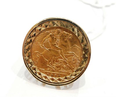 Lot 225 - A 1912 half sovereign ring