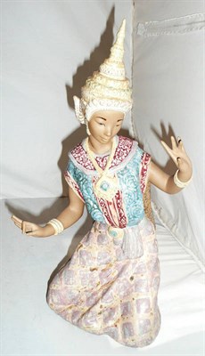 Lot 288 - A Lladro figure of an Eastern lady