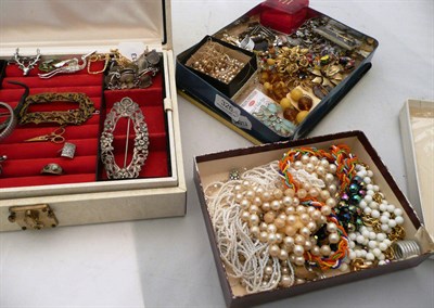 Lot 326 - A quantity of costume jewellery in three boxes