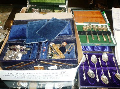 Lot 330 - Quantity of jewellery, mostly costume and two cases of silver teaspoons