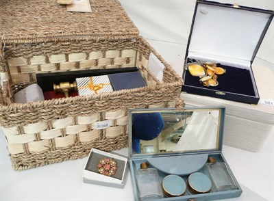 Lot 381 - A quantity of costume jewellery, wristwatches and compacts