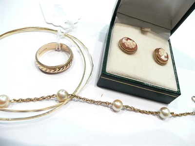 Lot 423 - A 9 carat gold band ring, cameo earrings, bangles and a cultured pearl bracelet