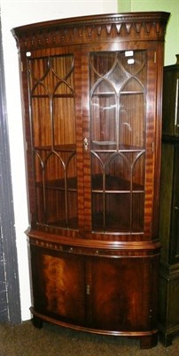 Lot 570 - Reproduction mahogany corner cupboard