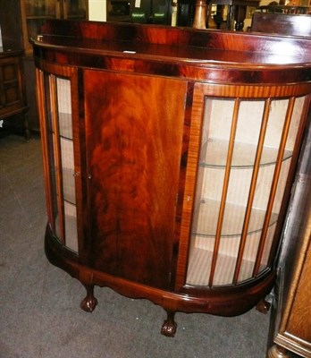 Lot 579 - 1930's mahogany display cabinet