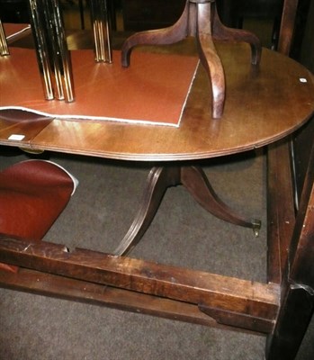 Lot 686 - Mahogany pedestal dining table