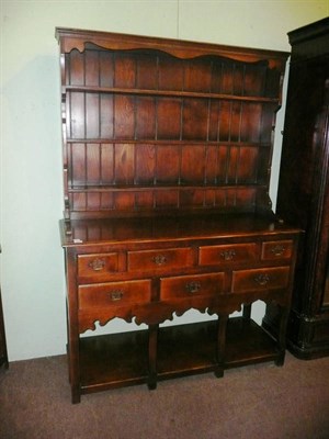 Lot 695 - Oak dresser