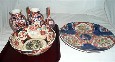 Lot 7 - Tray of Japanese Imari pieces and a large Imari dish