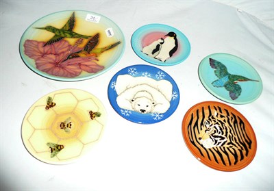 Lot 31 - Dennis China Works "Humming bird" plate, and five other Dennis China Works dishes