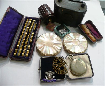 Lot 58 - Two compacts, fountain pen, badges, etc