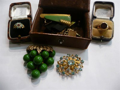 Lot 60 - Turquoise and seed pearl ring, 9 carat seal ring, brooch, leaf clip, assorted gold, etc