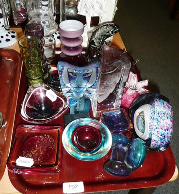 Lot 192 - A tray of art glass including Swedish paperweights etc