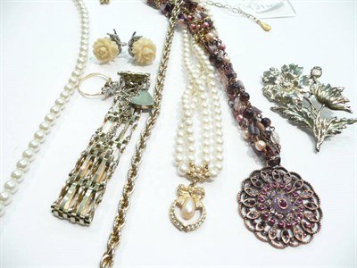 Lot 239 - A quantity of costume jewellery including synthetic pearls etc