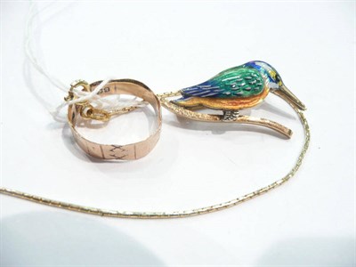 Lot 263 - A 9 carat gold enamelled kingfisher brooch and a 9 carat gold chain and ring (a.f.)