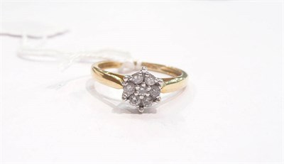 Lot 270 - A diamond cluster ring