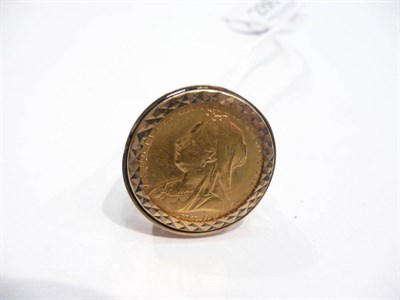 Lot 286 - An 1899 sovereign ring