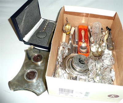 Lot 333 - A box of small silver items including spoons, dishes and plated wares