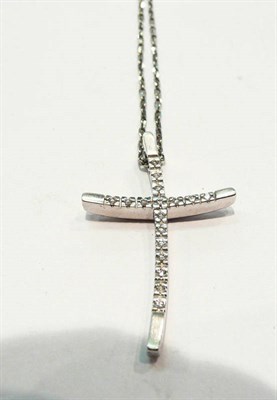 Lot 424 - A diamond set cross