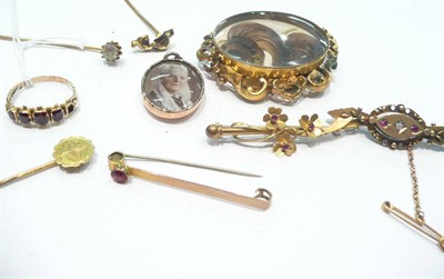 Lot 438 - A Victorian brooch, a garnet five stone ring (one stone missing), assorted other brooches, etc