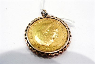 Lot 440 - A 1913 sovereign loose-mounted as a pendant