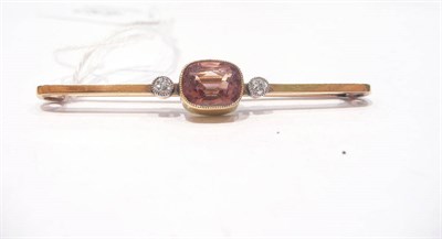 Lot 450 - A pink stone and diamond-set bar brooch stamped '15CT'