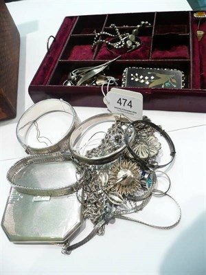 Lot 474 - A jewellery box containing assorted silver jewellery, a pietra dura brooch, a paste line...