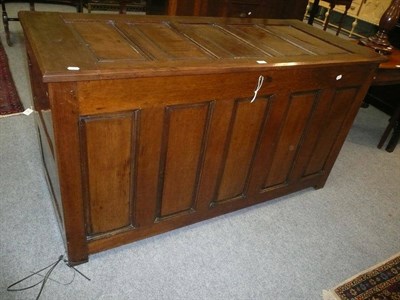 Lot 558 - Large oak blanket chest