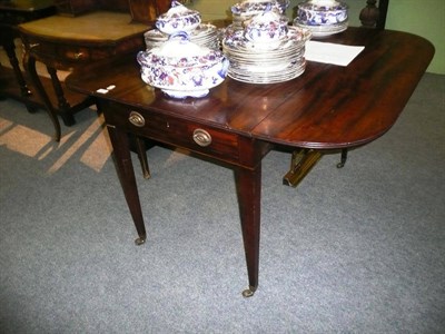 Lot 572 - George III Pembroke table