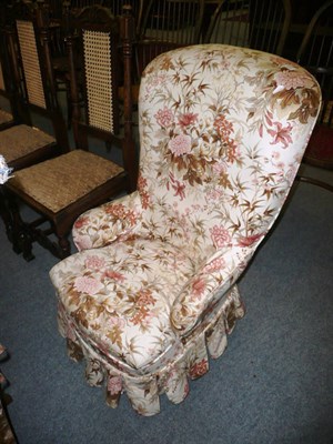 Lot 573 - Tub chair