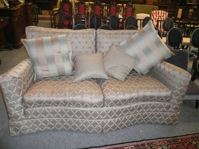 Lot 585 - Two seater settee and four cushions