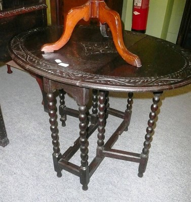 Lot 628 - Carved table