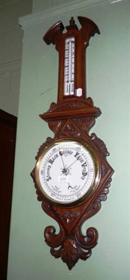 Lot 639 - An aneroid barometer in an oak case