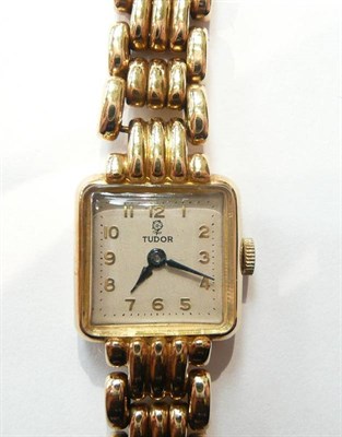 Lot 61 - A 9ct gold "Tudor" lady's watch