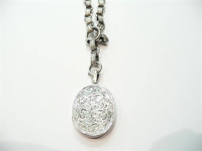 Lot 80 - A mourning locket on chain