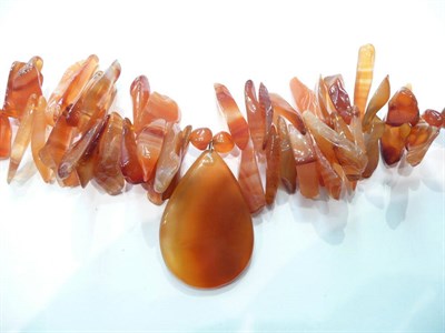 Lot 100 - An agate branch necklace