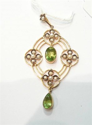 Lot 233 - An Edwardian pearl and peridot pendant