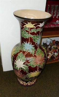 Lot 267 - A large Oriental vase