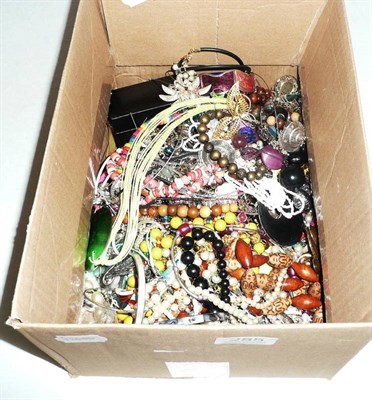 Lot 285 - A box of costume jewellery