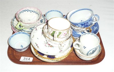 Lot 314 - Assorted 18th and 19th century tea cups and saucers