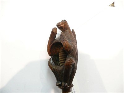 Lot 414 - A treen nutcracker