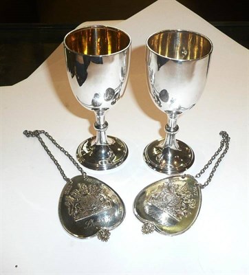 Lot 415 - Pair of silver jubilee decanter labels and a pair of silver goblets