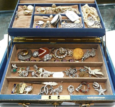 Lot 416 - A jewellery box containing Norwegian silver enamelled brooches, a Scottish silver brooch,...