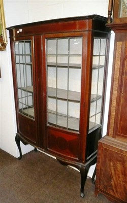 Lot 581 - Edwardian inlaid mahogany display cabinet