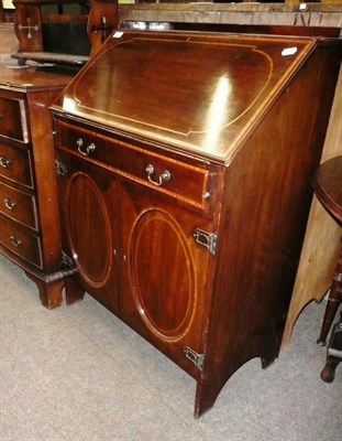 Lot 609 - Mahogany inlaid bureau